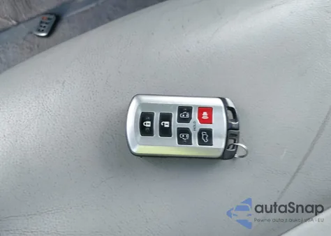 2016 Toyota Sienna Xle 8 Passenger z USA, uszkodzony, nr VIN 5TDYK3DC4GS725000